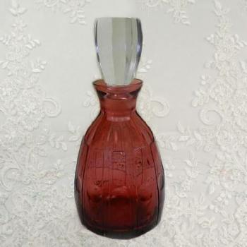 Masivní karafa, rubínové sklo, art deco Masivní karafa, rubínové sklo, art deco