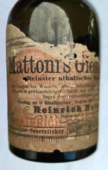 Láhev od minerálky Mattoni ( Karlovy Vary ) Láhev od minerálky Mattoni ( Karlovy Vary )